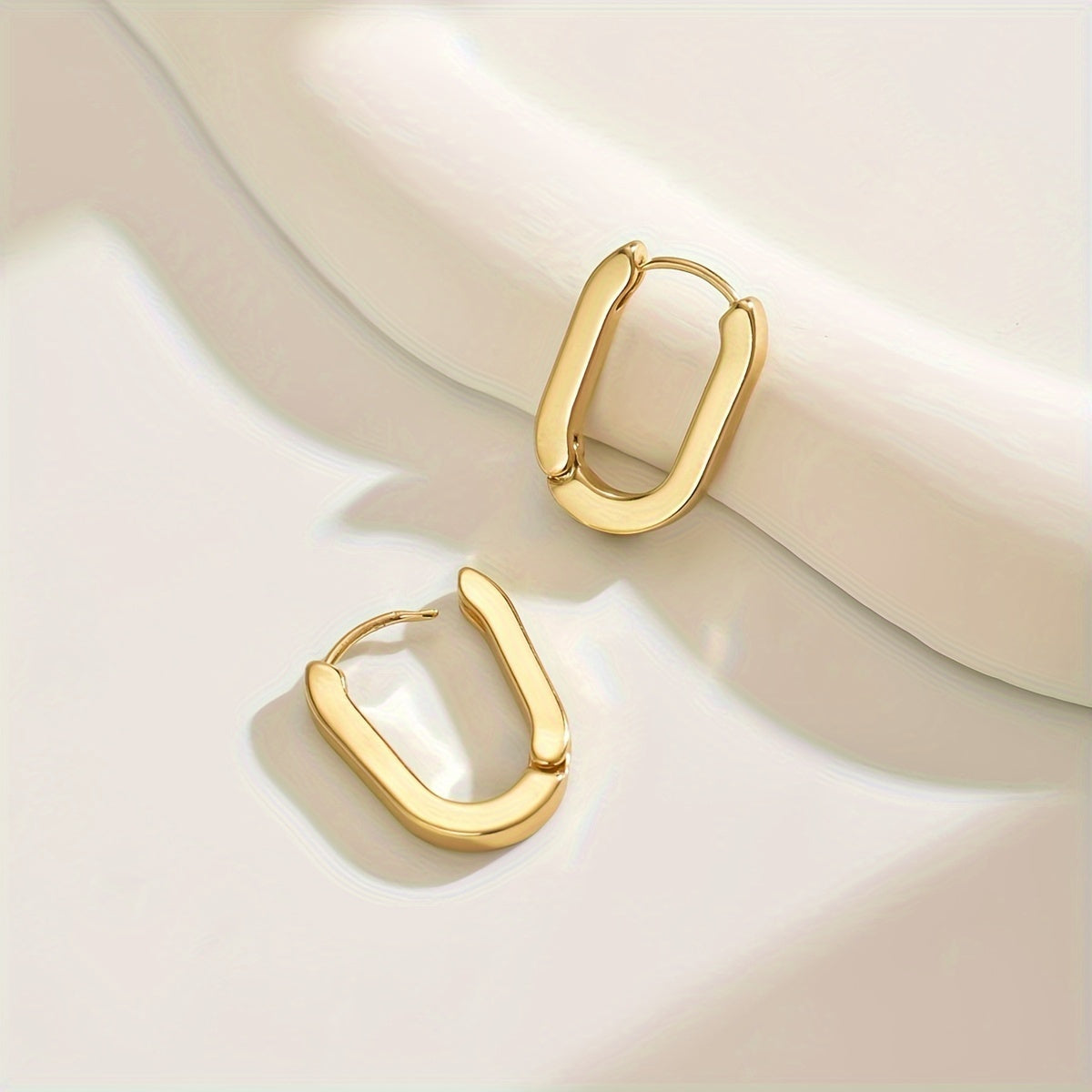 Elegant geometric-shaped hoop earrings