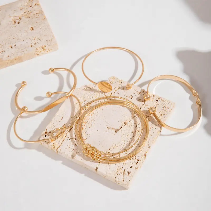 The Elegance Golden Knot Bracelet Set