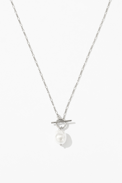 Elegant necklace with golden pearl