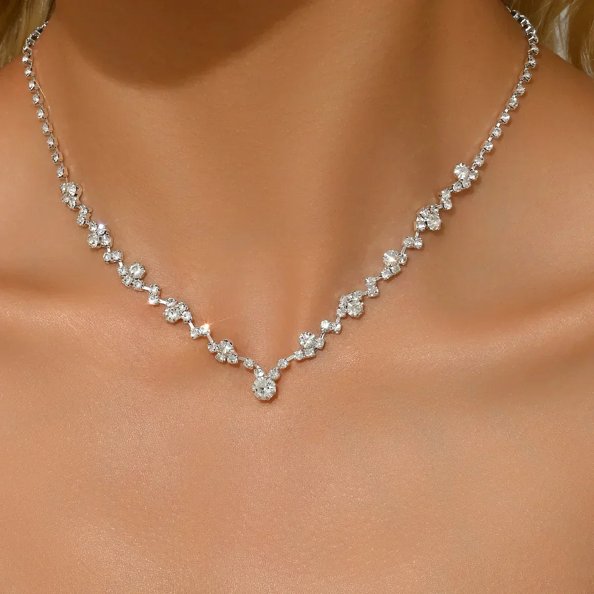 Elegant bridal necklace with diamonds