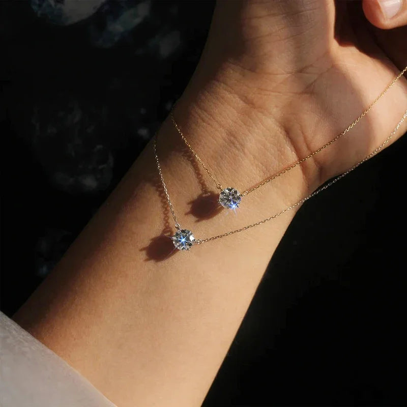Elegant solitaire necklace with crystal
