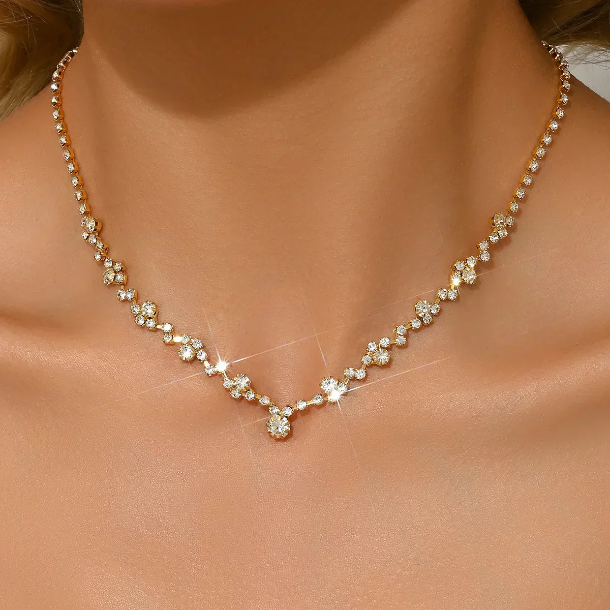 Elegant bridal necklace with diamonds