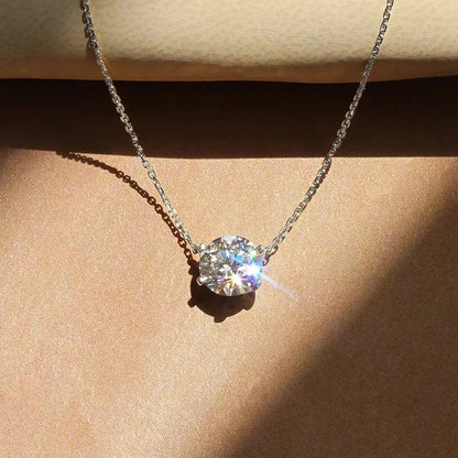 Elegant solitaire necklace with crystal